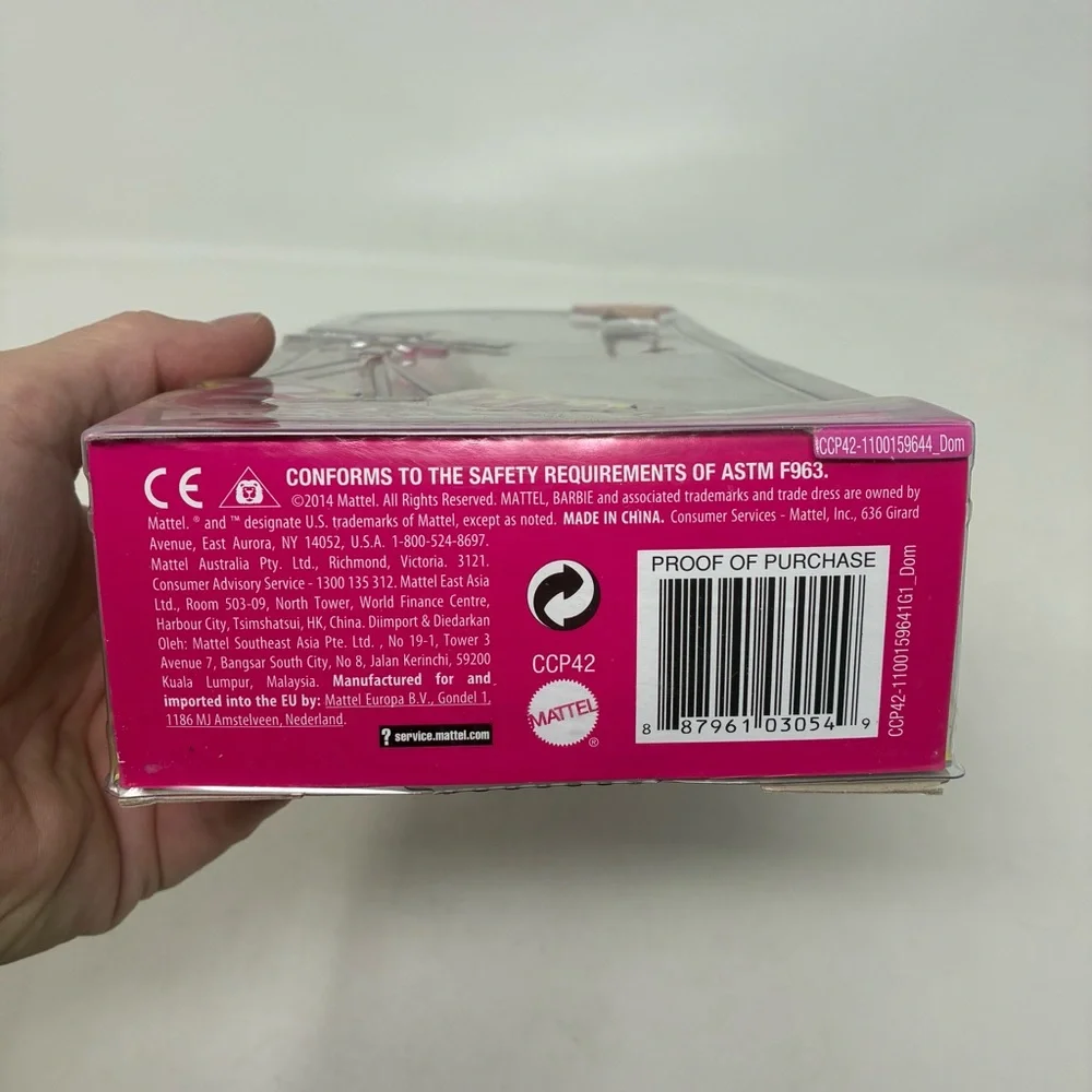 2015 Barbie Doll Film Director Career of the Year Blond hair mint in box - Picture 8 of 8